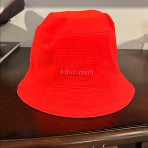 lululemon Women’s Bright Reversible Red and White Bucket Hat